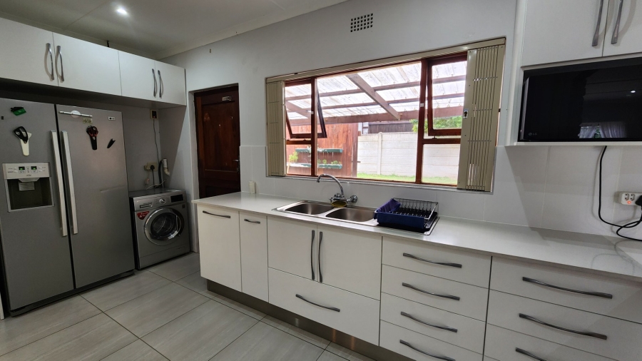 4 Bedroom Property for Sale in Heiderand Western Cape